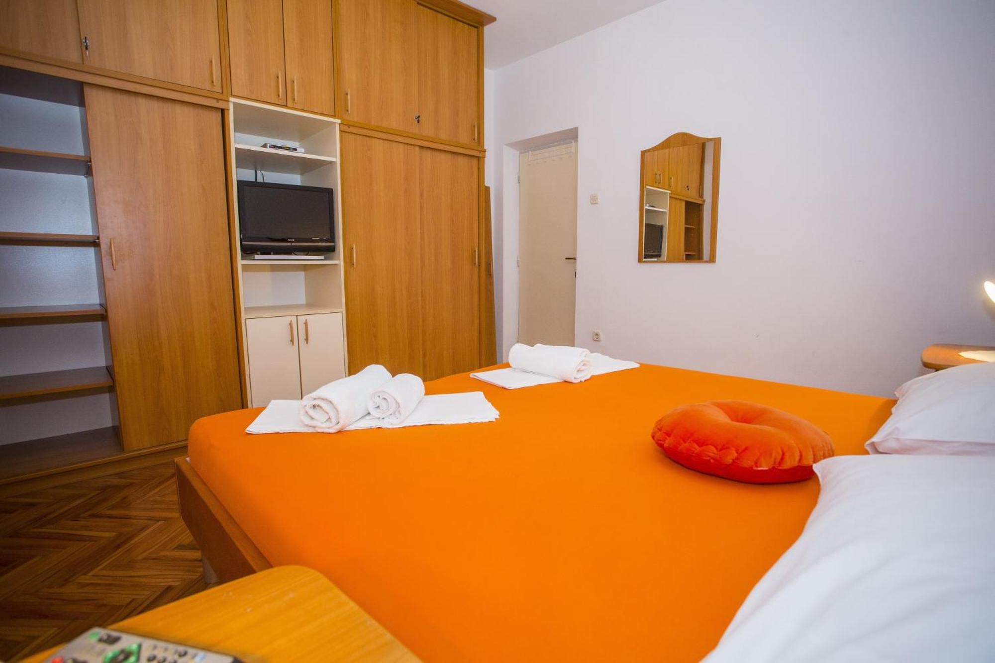 Apartments With A Parking Space Podgora, Makarska - 12816 Room photo